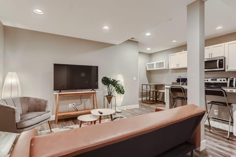 Central Park - 28th Place Apt House in Stapleton