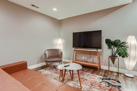 Central Park - 28th Place Apt House in Stapleton