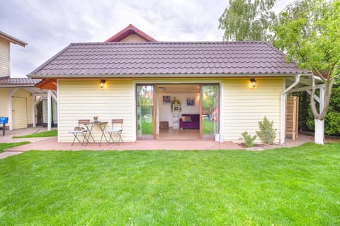 Property building, Facade/entrance, Garden