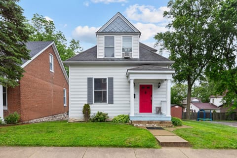 Property building, Facade/entrance, Day
