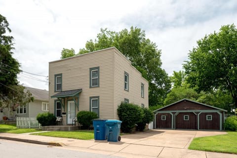Property building, Street view