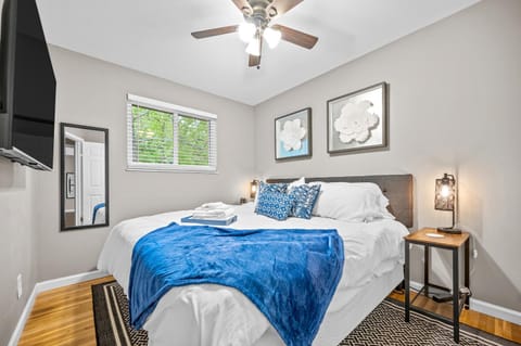 Saint Charles 2 Bedroom Townhome Retreat Apartment in Saint Charles