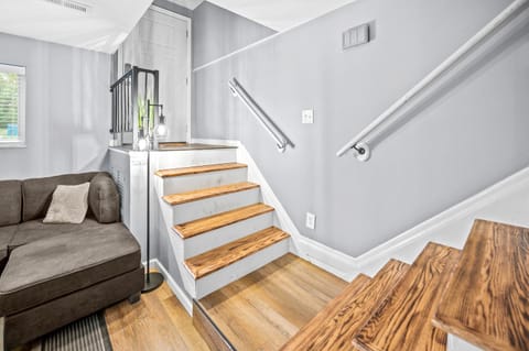 Saint Charles 2 Bedroom Townhome Retreat Apartment in Saint Charles