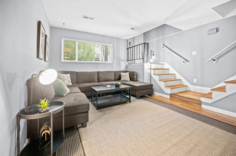 Saint Charles 2 Bedroom Townhome Retreat Apartment in Saint Charles