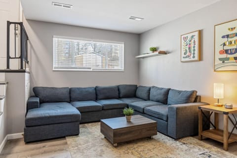 Living room, Photo of the whole room, Seating area