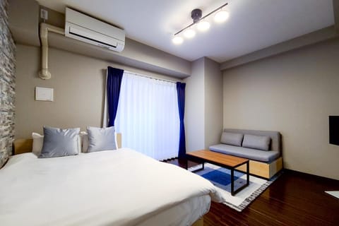 Bed, Seating area, Bedroom, air conditioner