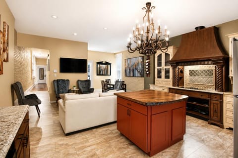 TV and multimedia, Kitchen or kitchenette, Living room, Photo of the whole room, Seating area