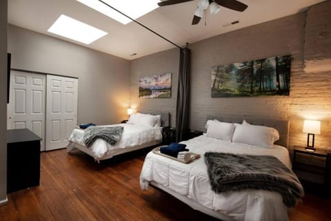 Uncork on Historic Main! Apartment in Saint Charles