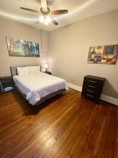 Uncork on Historic Main! Apartment in Saint Charles