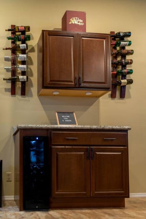 Uncork on Historic Main! Apartment in Saint Charles