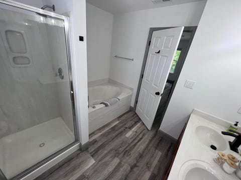 Springhurst Serenity Fresh 4BR Getaway Apartment in Lake Saint Louis