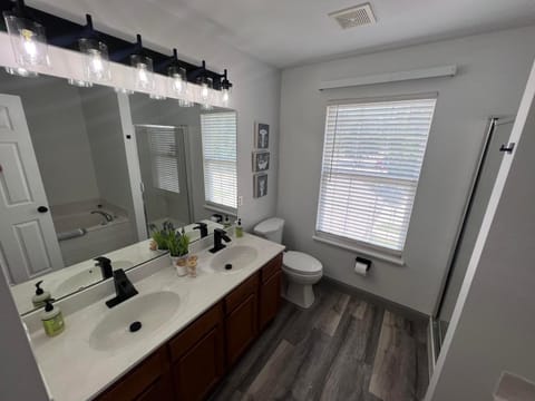 Springhurst Serenity Fresh 4BR Getaway Apartment in Lake Saint Louis