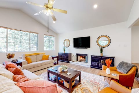 Lake Gregory Escape House in Crestline