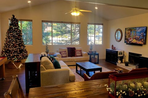 Lake Gregory Escape House in Crestline