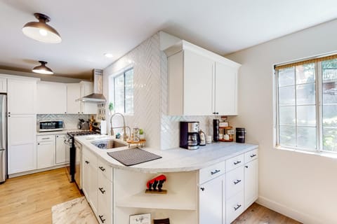 Lake Gregory Escape House in Crestline