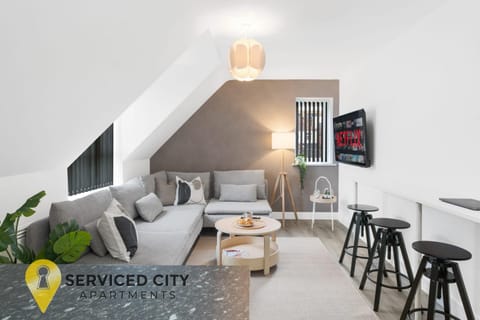 SCA-Arden House 10min to NEC Sleeps 6 Parks 2 Vans House in Metropolitan Borough of Solihull