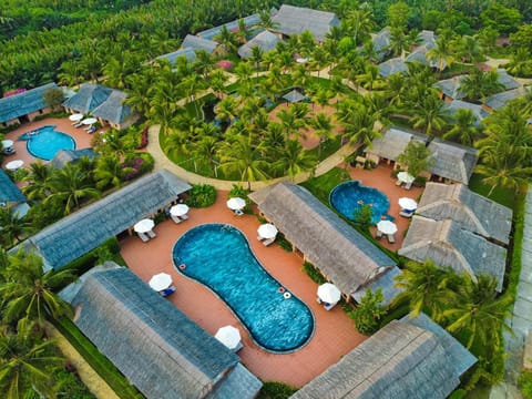 Property building, Day, Bird's eye view, Pool view, Swimming pool, sunbed