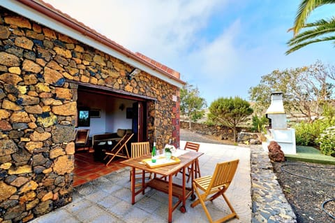 Property building, Garden, Balcony/Terrace, Garden view