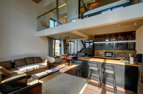 Kitchen or kitchenette, Living room, Seating area, Dining area