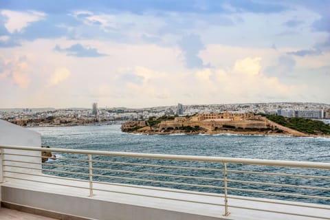 Property building, Balcony/Terrace, Sea view