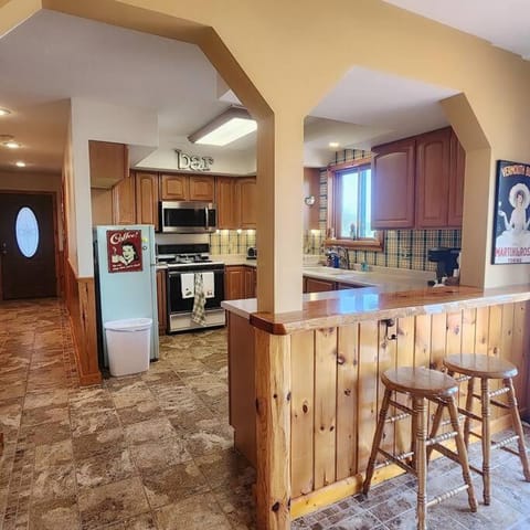 Kitchen or kitchenette, Dining area, toaster