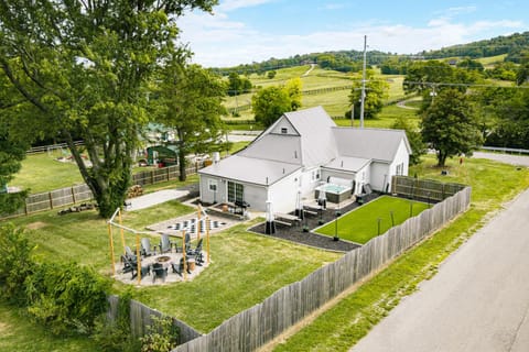Shelbyville Farmhouse with Hot Tub, Fire Pit and Grill House in Indiana