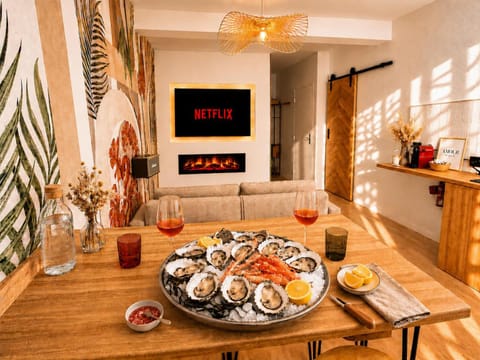 TV and multimedia, Living room, Dining area, fireplace