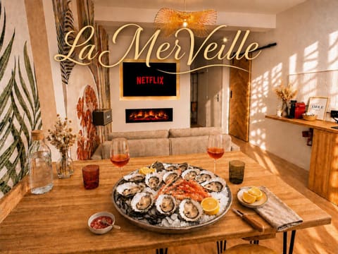 TV and multimedia, Living room, Seating area, Dining area, fireplace