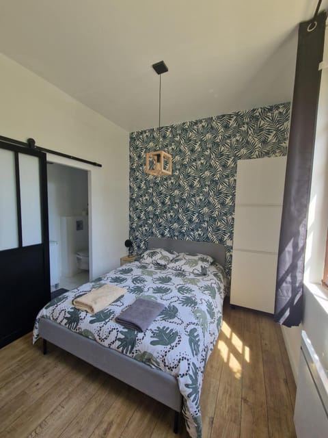 Bed, Photo of the whole room, Bedroom, wardrobe