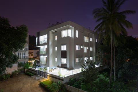 Property building, Facade/entrance, Night
