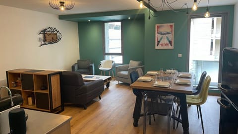 Living room, Dining area