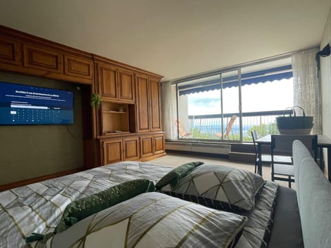 Communal lounge/ TV room, TV and multimedia, Living room, Photo of the whole room