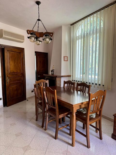 Lounge or bar, Dining area