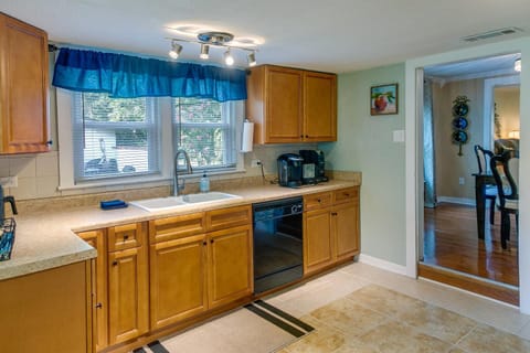 Waycross Vacation Rental with Private Backyard! House in Waycross