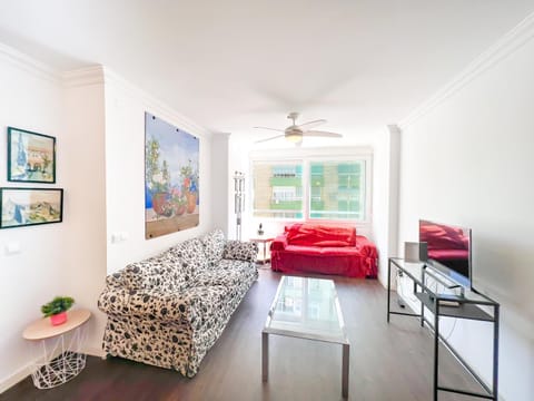 TV and multimedia, Living room, Photo of the whole room, Seating area, Dining area, fireplace, locker