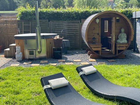 Hot Tub, Sauna, sunbed
