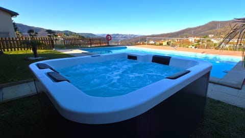 Hot Tub, Mountain view, Pool view, Swimming pool