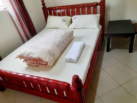 Bed, towels