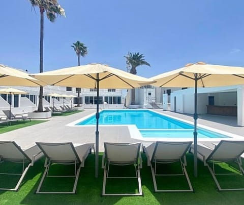 Pool view, Swimming pool, sunbed