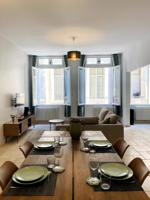 Living room, Seating area, Dining area