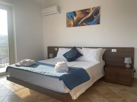 Bed, Bedroom, air conditioner