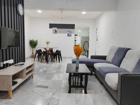 TV and multimedia, Living room, Seating area, Dining area