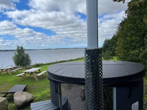 Hytte-vandudsigt-Hottub-hygge Apartment in Zealand