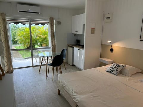 Bed, Kitchen or kitchenette, Photo of the whole room, Dining area, Bedroom, air conditioner