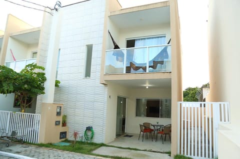 Property building, Patio, Balcony/Terrace