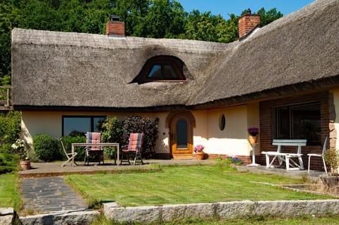 Property building, Patio, Spring, Garden, Garden view