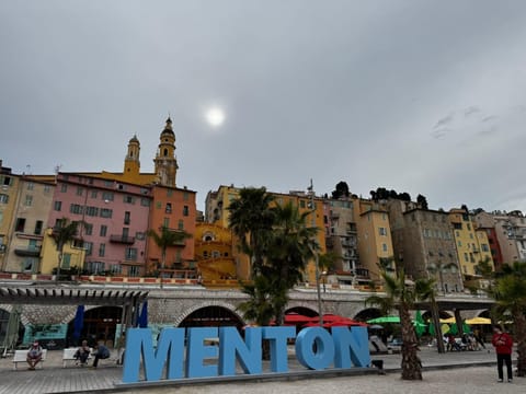 City view, Street view