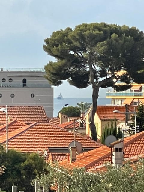 3 pièces au cœur du cros de cagnes Apartment in Cagnes-sur-Mer