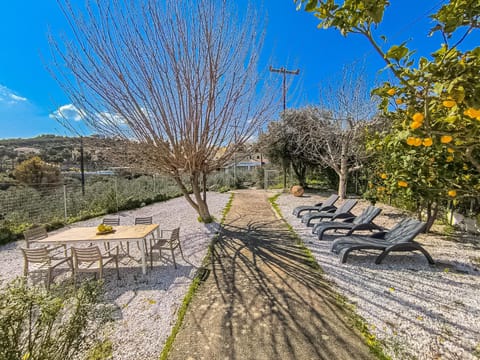 Charming house 8 minutes walk from Almyrida beach - Private parking - Starlink internet House in Almyrida