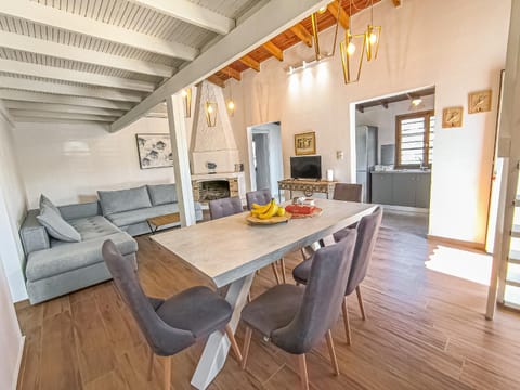 Charming house 8 minutes walk from Almyrida beach - Private parking - Starlink internet House in Almyrida